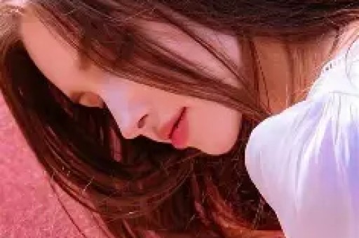 “假洋牌”优思益翻车事件：网红集体致歉背后的品牌包装术与流量陷阱