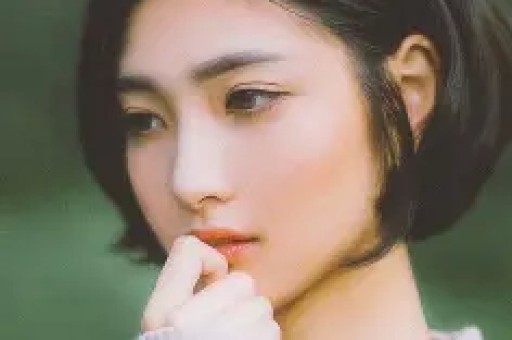 曝4瓜！湖南台女主持爱买高仿、体重反弹、怀四胎沈腾令人意外